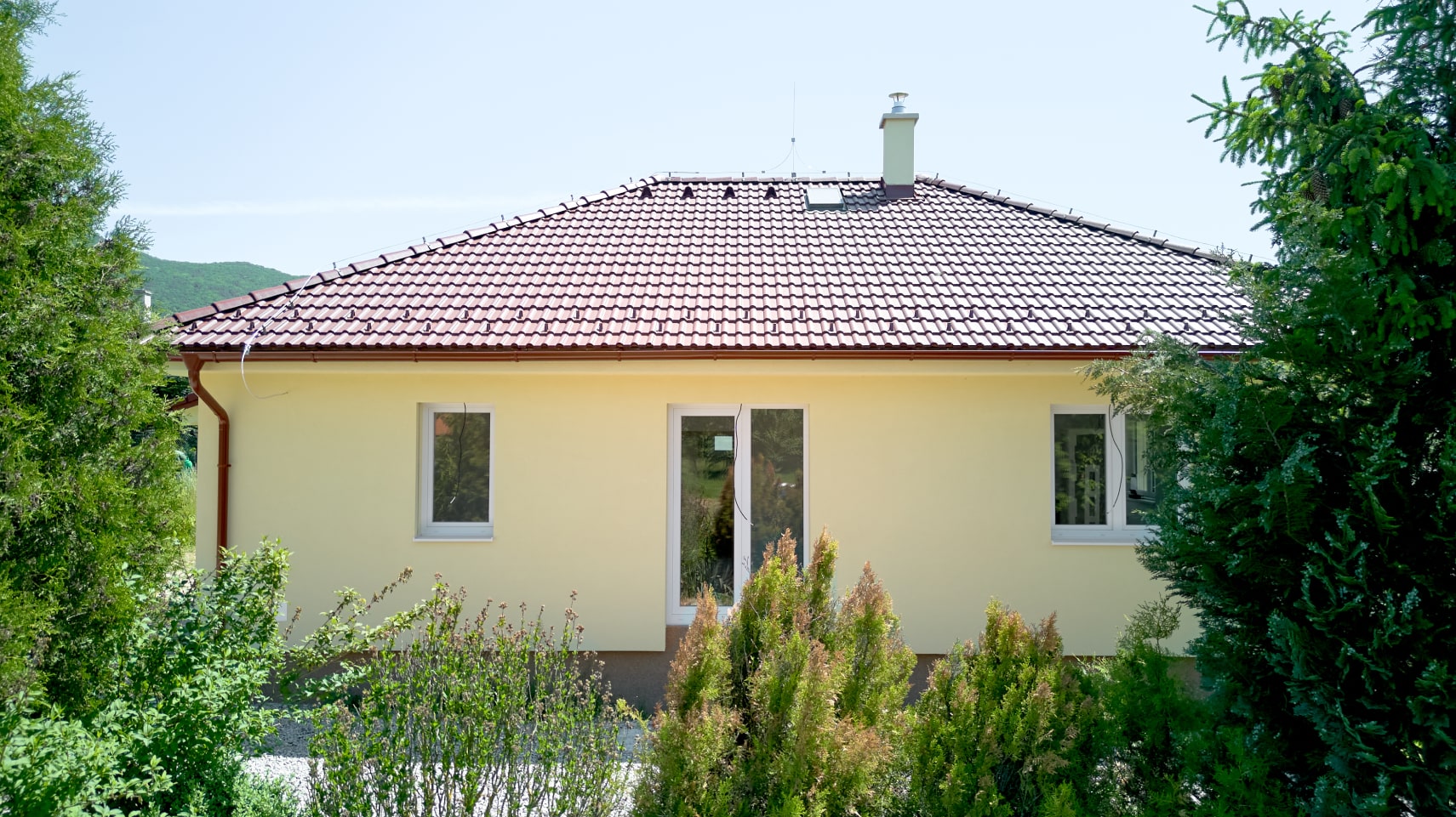 dom_sa_nachadza_v_prijemnej_a_tichej_lokalite_velky_saris_kanas_a_majitelom_sme_ho_odovzdali_v_roku_2018_uvod